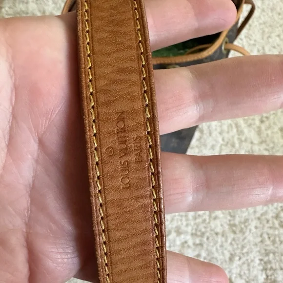 Louis Vuitton Classic Monogram Noe Shoulder Bag - Picture 5 of 12